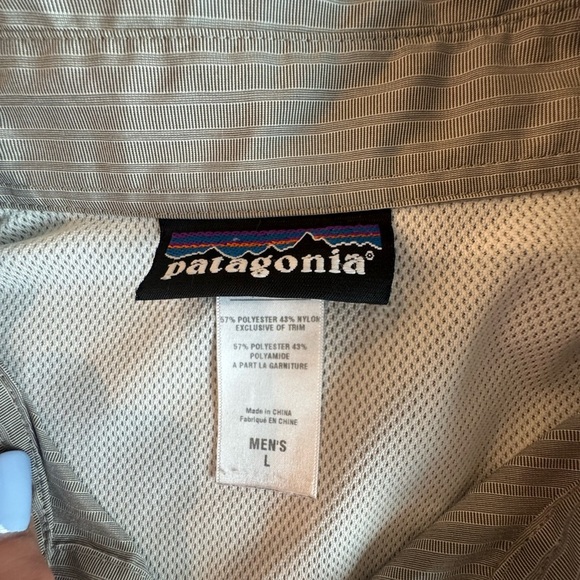 Patagonia Mens L Button-Up Shirt Gray Striped Outdoor Hiking Vented Back F113 - Picture 7 of 10